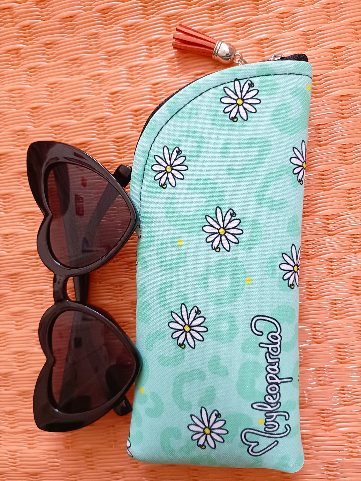 PACK HARTA FUNDA DE GAFAS + LLAVERO DE REGALO